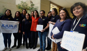 Funcionarios de Junji llegan al Congreso para denunciar acoso laboral de madre de Giorgio Jackson