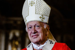 Senadoras presentan proyecto para quitar la nacionalidad por gracia a Ricardo Ezzati