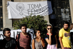 VIDEO | Profesor de Derecho UC pide que le permitan entrar 