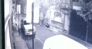 Detención ciudadana: comerciantes dejan en riesgo vital a delincuente tras atacarlo a machetazos