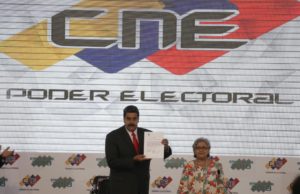 Nicolás Maduro responde a EE.UU. y expulsa a su máximo representante en Venezuela