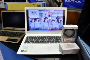 Mineduc entrega 130 mil computadores con recursos educativos a estudiantes