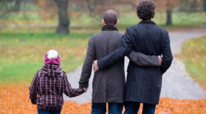 Nueva ley de adopciones debe incluir a parejas de mismo sexo