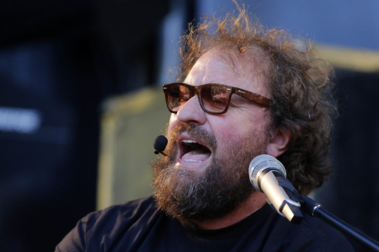 Creador de 31 Minutos apoya a Gumucio por críticas a tomas feministas: 