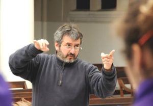 Universidad Católica de Valparaíso destituye a reconocido compositor tras denuncias de acoso sexual