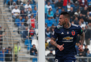 VIDEO | El golazo de Pinilla y la efusiva celebración donde cortó su mano en el clásico universitario