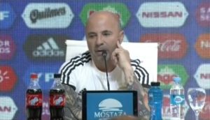 VIDEO | Jorge Sampaoli suda frío por pregunta sobre la violencia de género