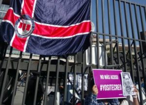 Alumnos de la UNAB deponen toma feminista tras acuerdo con las autoridades