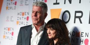 Sentido mensaje de la actriz Asia Agento, pareja de Anthony Bourdain