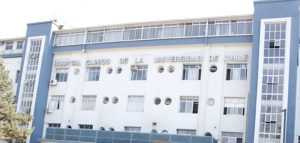 Denuncian por acoso a director de hospital clínico de la Universidad de Chile