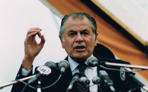Inician concurso público para crear monumento en memoria del ex presidente Patricio Aylwin