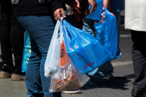 Asipla llega hasta el Tribunal Constitucional por prohibición de bolsas plásticas