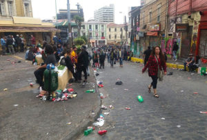Municipio de Valparaíso busca aumentar penas para quienes orinen en la vía pública