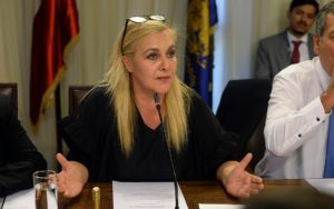 Comisión de Familia aprueba indicación que permitiría la adopción homosexual