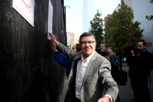 Lavín hará viviendas sociales en Paul Harris y no descarta nuevo proyecto en 