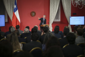 Gobierno evalúa establecer inhabilidades para ex parlamentarios lobistas