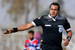 Argentina no lo puede creer: Julio Bascuñan será parte del cuarteto arbitral ante Francia