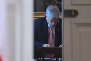 Datos del Ministerio de Salud respecto a atención primaria contradicen dichos de Presidente Piñera