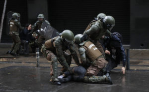 INDH presenta querellas por torturas y apremios de Carabineros a estudiantes del Confederación Suiza y del Instituto Nacional
