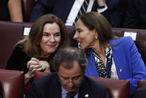 Épica parada de carros de ministra Plá por descontrol de Chahuán con Alejandra Pérez