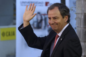 Vacaciones en Europa y golf: la vida de Gerardo Varela fuera del Mineduc