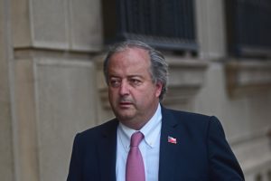 Ministro del Trabajo acusó contratos colectivos con 