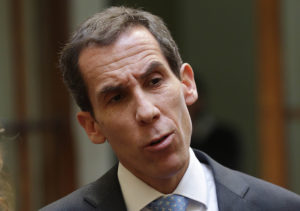 Municipio de Santiago analiza trasladar al Liceo Amunátegui a un solo establecimiento