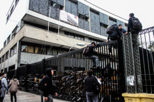 Liceos de Santiago acumulan más de 300 días sin clases por tomas en tres años