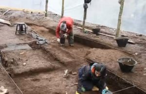 Reportaje de CHV muestra fosa donde fueron quemados DD.DD. en Colonia Dignidad