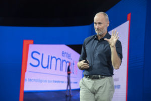 Chip Conley de Airbnb y el papel de la “felicidad” en el éxito de un negocio
