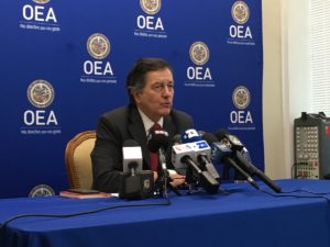 El duro round entre Roberto Ampuero y canciller venezolano en asamblea de la OEA