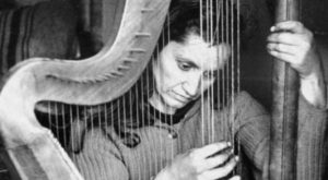 Disputa por herencia de Nicanor Parra ahora afecta a su hermana Violeta