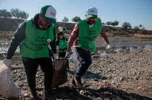 FOTOS | Más de 400 voluntarios limpiaron ribera Del Río Mapocho