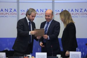 Ocho propuestas para enfrentar la corrupción que la Alianza Anticorrupción le entregó al Piñera