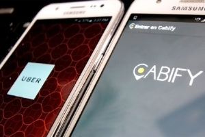 Aplicaciones móviles de transporte aumentan sus medidas de seguridad para usuarios