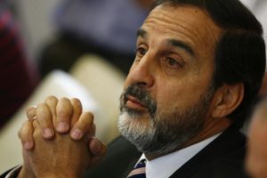 Asesor presidencial que lidera reforma previsional tiene acciones en consultora especializada en pensiones