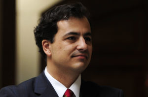 Anti aborto y contra derechos LGBT: el ex diputado UDI que llegó a asesorar al ministro Emilio Santelices