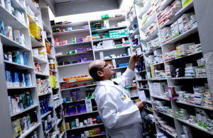 Laboratorios en pie de guerra con las farmacias: denuncian que suben hasta tres veces los precios