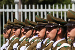 No hay dinero en Carabineros: más de 100 suboficiales en retiro denuncian atrasos en pagos de desahucios
