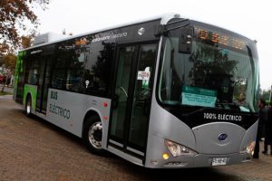 Ministerio de Transportes: licitación del Transantiago incluirá buses eléctricos