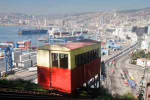 Municipalidad de Valparaíso aumenta multas a quienes orinen en la vía pública
