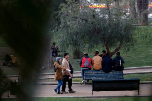 Ley de Conductas Antisociales: Piñera incluye multas de hasta $200 mil por tomar en la calle