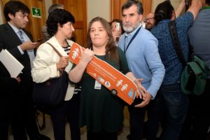 VIDEO | Beso entre participantes de Rojo deja con ataque a Marcela Aranda e inicia delirante campaña en Facebook