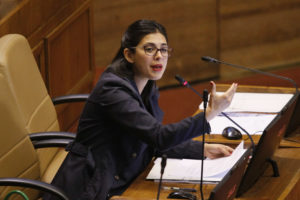 Karol Cariola aseguró ser víctima de acoso por integrantes del Movimiento Social Patriota
