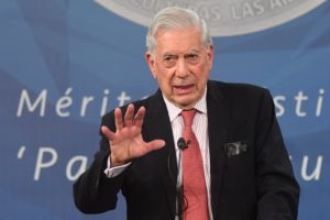 España denuncia que Vargas Llosa tiene una deuda de 2,1 millones de euros con el fisco