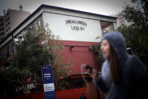 Apoderados y alumnas del Liceo Nº1 Javiera Carrera acusan a directivo por abuso sexual