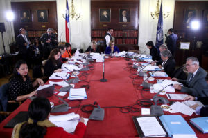 Comisión Mixta aprueba que adolescentes accedan al cambio de sexo registral en Tribunales de Familia