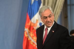 Piñera envía proyecto de conducta antisocial: se castigarán rayados en las calles y destrozos hechos por estudiantes