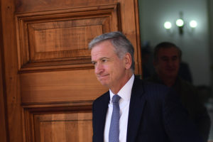 Contraloría descarta irregularidades en viaje de Felipe Larraín a Harvard