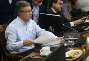 Los consejos de Joaquín Lavín a los polémicos ministros Varela y Valente